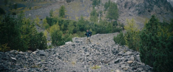 Sur les chemins noirs (2023) download